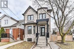 811 COSBURN AVENUE Toronto, ON M4C 2V9
