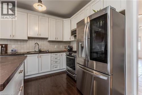 2121 Prospect Street, Burlington, ON - Indoor Photo Showing Kitchen With Upgraded Kitchen
