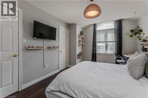 2121 Prospect Street, Burlington, ON - Indoor Photo Showing Bedroom