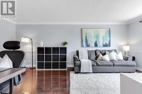 86 Mcgarry Drive, Kitchener, ON - Indoor Photo Showing Living Room