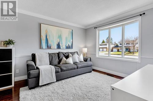 86 Mcgarry Drive, Kitchener, ON - Indoor Photo Showing Living Room