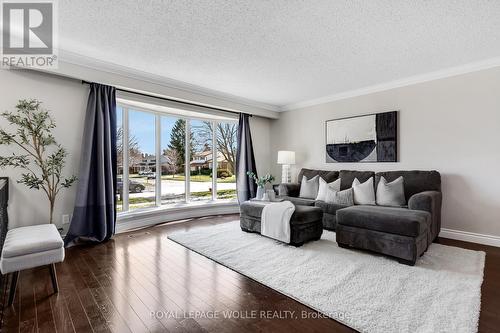 86 Mcgarry Drive, Kitchener, ON - Indoor Photo Showing Living Room