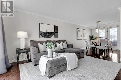 86 Mcgarry Drive, Kitchener, ON - Indoor Photo Showing Living Room
