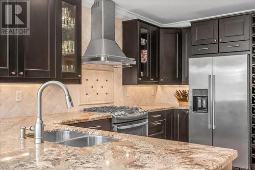1401 The Links Drive, Oakville, ON - Indoor Photo Showing Kitchen With Double Sink With Upgraded Kitchen
