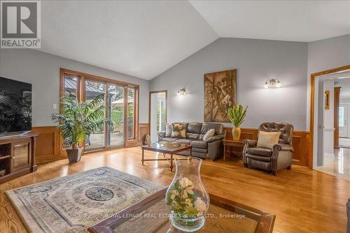 1401 The Links Drive, Oakville, ON - Indoor Photo Showing Living Room