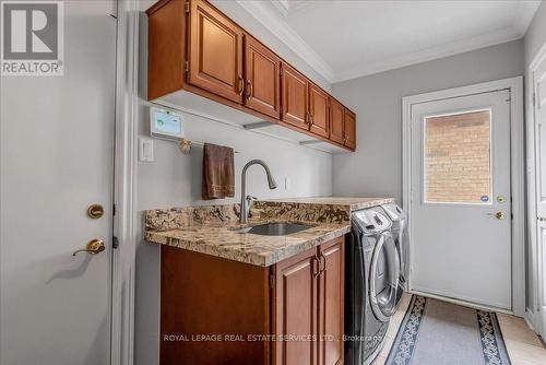 1401 The Links Drive, Oakville, ON - Indoor Photo Showing Laundry Room