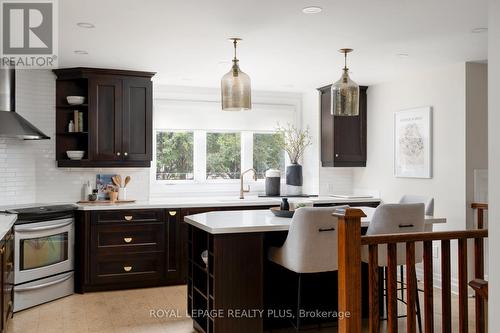 2184 Guthrie Lane, Mississauga, ON - Indoor Photo Showing Kitchen With Upgraded Kitchen