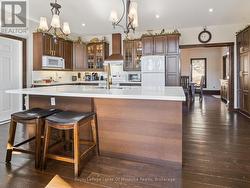 MAIN HOUSE: Kitchen - 
