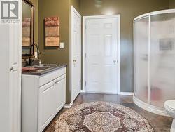 MAIN HOUSE: 3pc/Laundry (leads to Muskoka Rm) - 