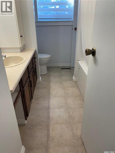 31 O'Connor Crescent, Kindersley, SK - Indoor Photo Showing Bathroom