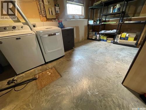 31 O'Connor Crescent, Kindersley, SK - Indoor Photo Showing Laundry Room