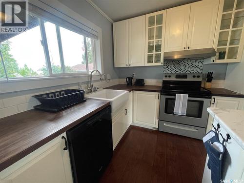 31 O'Connor Crescent, Kindersley, SK - Indoor Photo Showing Kitchen