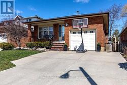 39 TRENHOLME CRESCENT  Hamilton, ON L8W 2L4