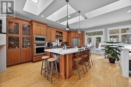 162 Kempenfelt Drive, Barrie, ON - Indoor Photo Showing Kitchen With Upgraded Kitchen