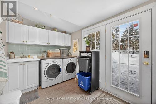 162 Kempenfelt Drive, Barrie, ON - Indoor Photo Showing Laundry Room