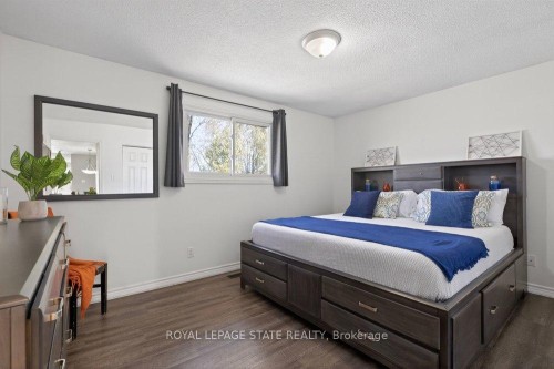 39 Trenholme Crescent, Hamilton, ON - Indoor Photo Showing Bedroom