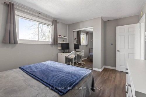 39 Trenholme Crescent, Hamilton, ON - Indoor Photo Showing Bedroom
