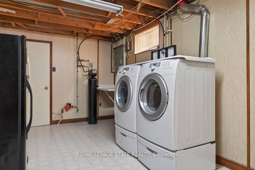 39 Trenholme Crescent, Hamilton, ON - Indoor Photo Showing Laundry Room