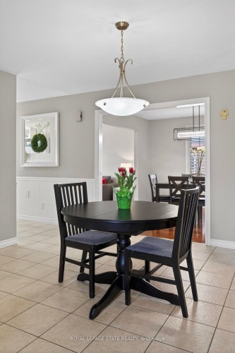 39 Trenholme Crescent, Hamilton, ON - Indoor Photo Showing Dining Room