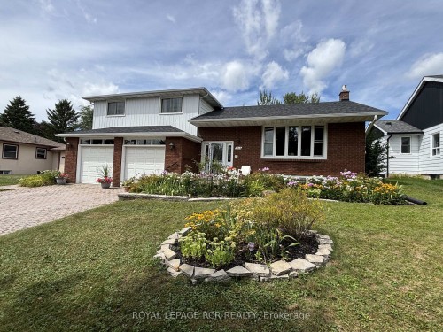 1049 Elgin Street  Newmarket, ON L3Y 3C3