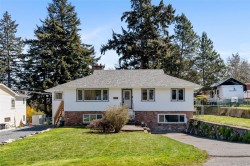 215 Suzanne Pl View Royal, BC V9B 1P2