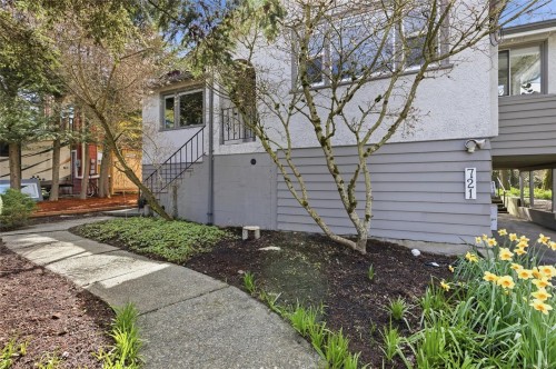721 Snowdrop Ave, Saanich, BC 