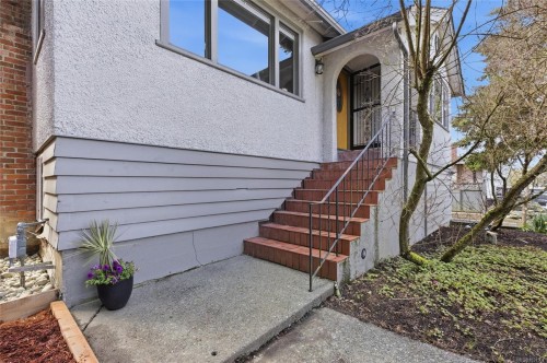 721 Snowdrop Ave, Saanich, BC 