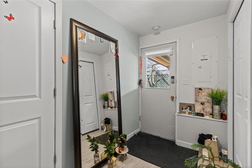 721 Snowdrop Ave, Saanich, BC 