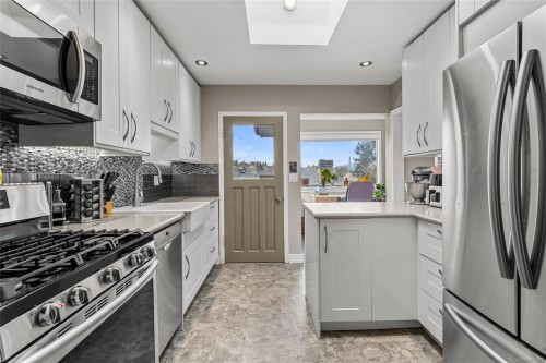 721 Snowdrop Ave, Saanich, BC 