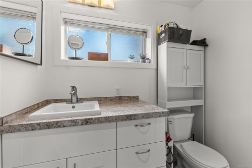 721 Snowdrop Ave, Saanich, BC 
