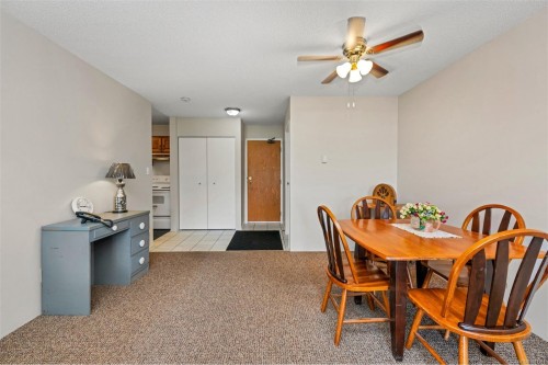 404-435 Festubert St, Duncan, BC - Indoor Photo Showing Dining Room