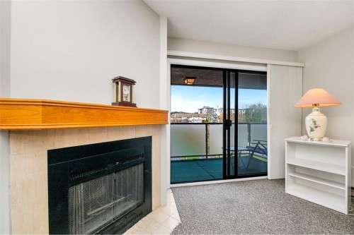 404-435 Festubert St, Duncan, BC - Indoor With Fireplace