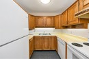 404-435 Festubert St, Duncan, BC  - Indoor Photo Showing Kitchen With Double Sink 