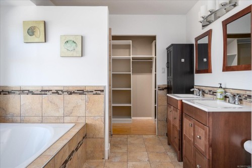 6160 Dover Rd, Nanaimo, BC 