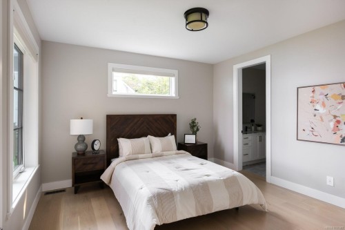 8213 Lochside Dr, Central Saanich, BC 