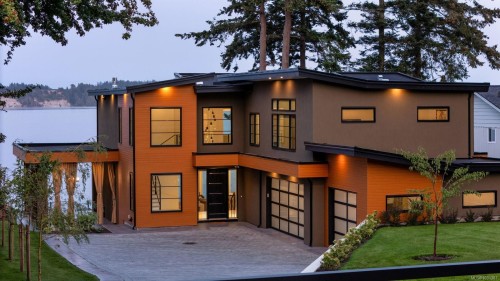 8213 Lochside Dr, Central Saanich, BC 