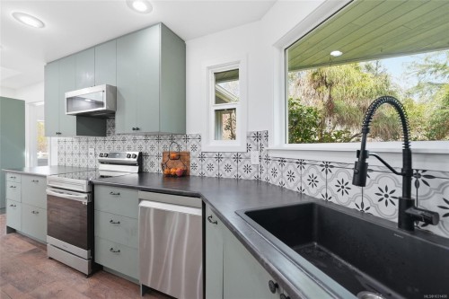 792 Bennett Rd, Qualicum Beach, BC 