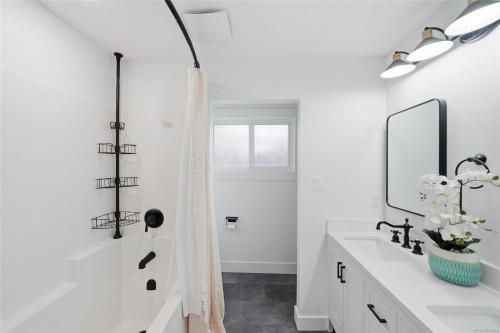 792 Bennett Rd, Qualicum Beach, BC 