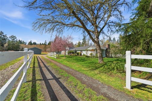 792 Bennett Rd, Qualicum Beach, BC 