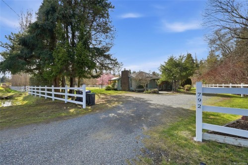 792 Bennett Rd, Qualicum Beach, BC 