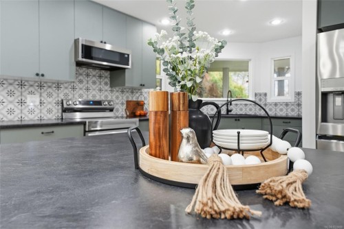 792 Bennett Rd, Qualicum Beach, BC 