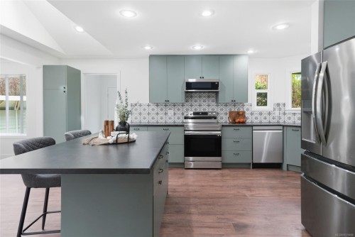 792 Bennett Rd, Qualicum Beach, BC 