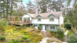 4719 Treetop Hts Saanich, BC V8Y 1E2
