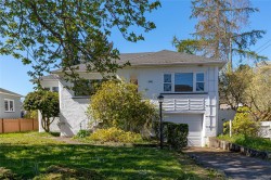 1030 Falkland Rd Oak Bay, BC V8S 4M2