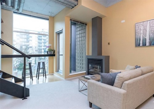411-1061 Fort St  Victoria, BC V8V 5A1