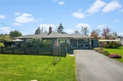 1709 McRae Ave Saanich, BC V8P 1H9