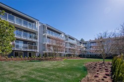 414-3277 Quadra St Saanich, BC V8X 4W9