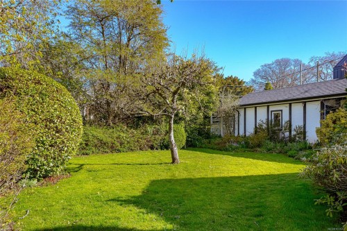 3777 Craigmillar Ave, Saanich, BC 