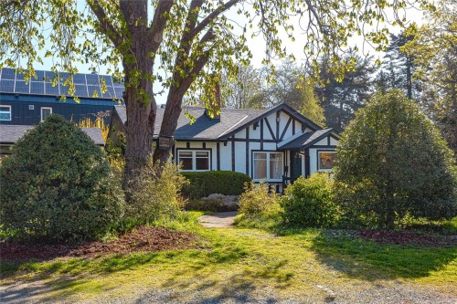 3777 Craigmillar Ave, Saanich, BC 