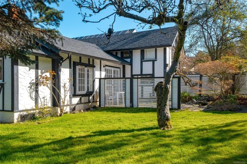 3777 Craigmillar Ave, Saanich, BC 